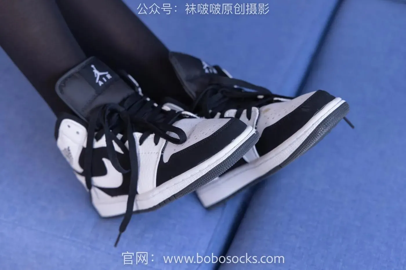[BoBoSocks袜啵啵]NO.132 小甜豆-aj1板鞋、蓝色短靴、厚黑丝、厚红丝 [145P]插图9